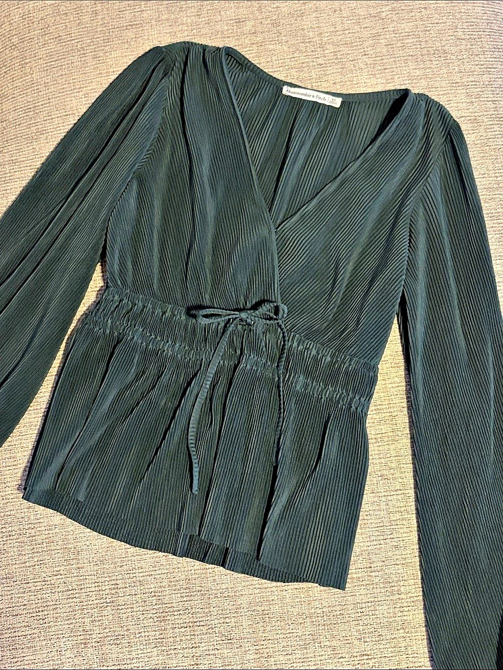 Abercrombie & Fitch Pleated Tie-Waist Blouse in Black